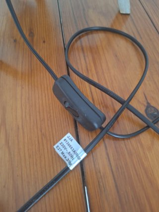Lámpara de mesa trípode madera