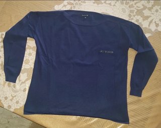 Maglione blu con taschino