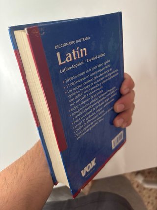 Diccionario ilustrado Latin with apendice / Latin