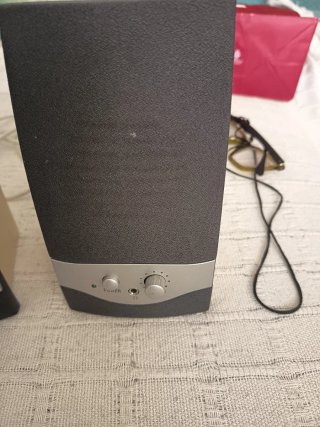 Altavoces para conectar, en ordenador o pantalla