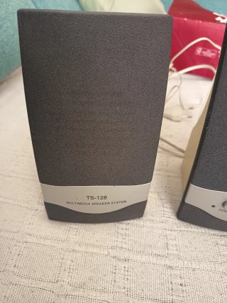 Altavoces para conectar, en ordenador o pantalla