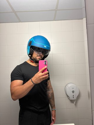 Casco de moto azul