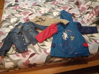 Cazadoras Levis y burberry con chubasquero
