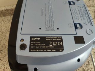 Equipo Sanyo Portable CD/MP3 Radio, modelo MCD-MX5
