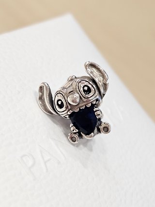 Charm Pandora Stitch Corazón Negro Plata