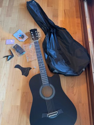 Guitarra acústica de madera con accesorios