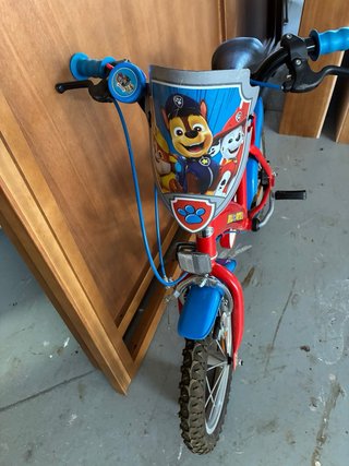 Bicicleta infantil de 14” con diseño patrulla