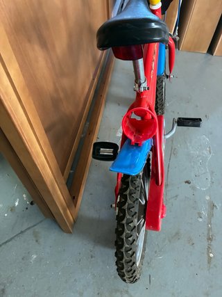 Bicicleta infantil de 14” con diseño patrulla