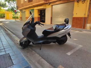Suzuki Burgman 125 Maxi Scooter