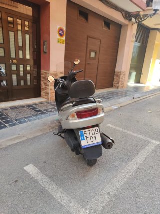 Suzuki Burgman 125 Maxi Scooter