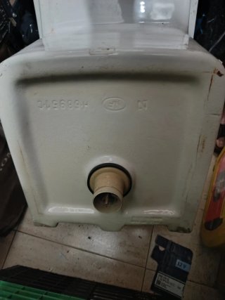 Pileta de lavado blanca