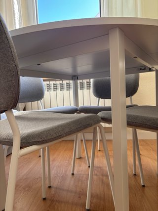 Mesa comedor VIHALS + 4 sillas VIHALS
