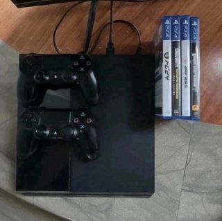 Playstation 4 (PS4) Nera + Giochi
