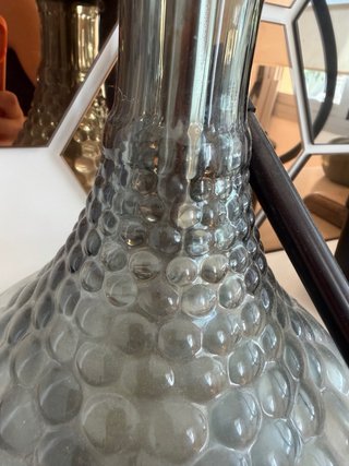Jarrón de cristal y metal