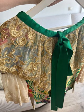 Traje fallera +2 corpiños +zapatos talla 34/36