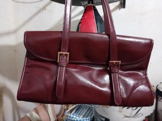 Bolso de hombro rojo