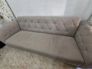 Sofá cama tipo Chester con almacenaje.