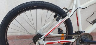 Bicicleta B'Twin Rockrider Blanca