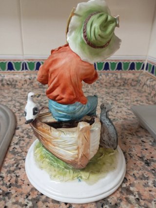 Figura de porcelana Pescador con gato 20cm