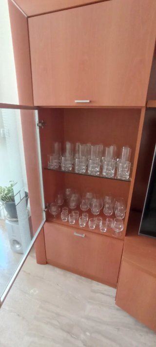 Mueble de comedor madera y cristal No se envía