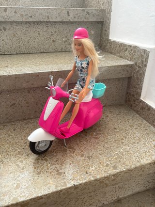 Moto Barbie rosa con cesta