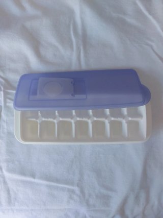Cubitera para hielo Tupperware plástico morado