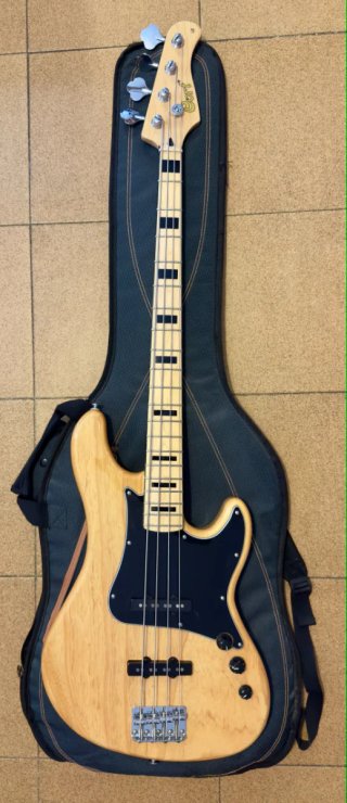 Bajo Cort GB54JJ y amplificador
