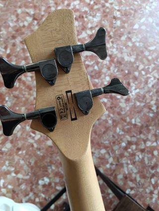 Bajo Eléctrico Ibanez Negro