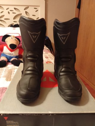 Se venden botas Dainese talla 40 por no usar.