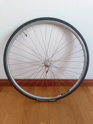 Rueda delantera bici carretera