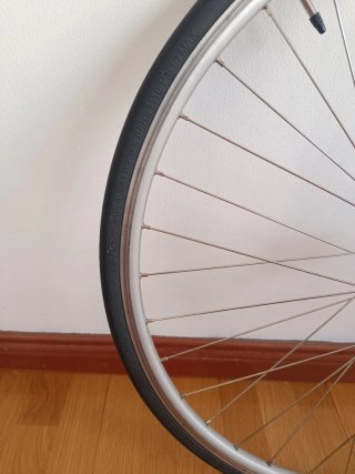 Rueda delantera bici carretera