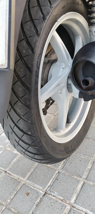 Honda sh 125 con etiqueta