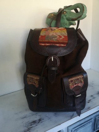 Bolso Mochila Piel labrada El Corte inglés