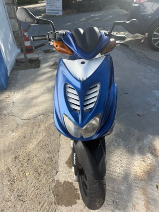 Yamaha Aerox R 50 año 2007. Totalmente de serie.