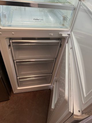 Nevera  Boch marca Bueno, con garantía bienvenidos