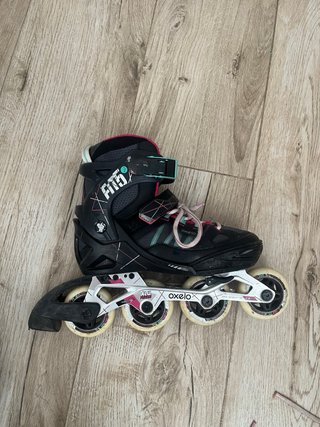 Casco y patines en línea mujer/niña
