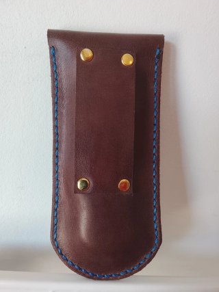 Funda de cuero para navaja hecha a mano