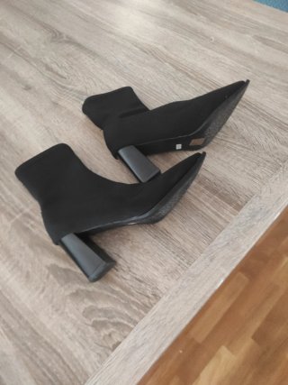 Botines negros de tacón