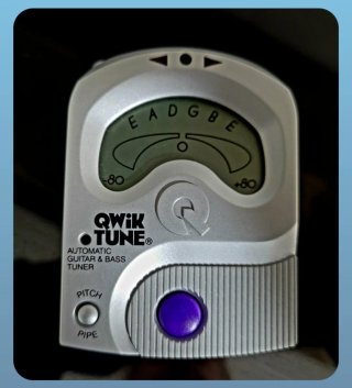 Afinador QwikTune Guitarra y Bajo Automático