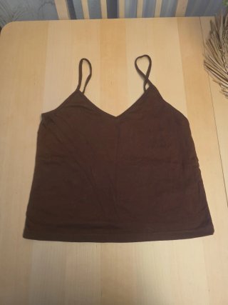 Camiseta de tirantes marrón y gris