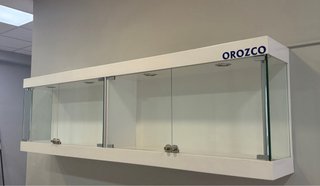 VITRINA EXPOSITOR cristal y madera. Como nuevo.