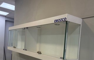 VITRINA EXPOSITOR cristal y madera. Como nuevo.