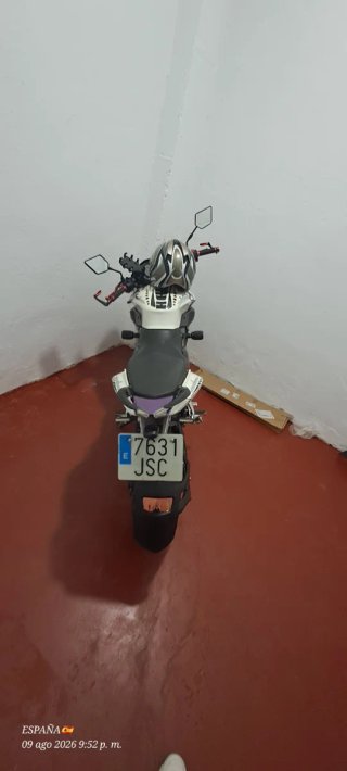 Moto Riya Naked Gris