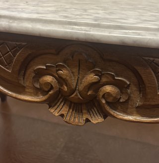 Tavolo da salotto in stile Luigi XV in marmo e legno