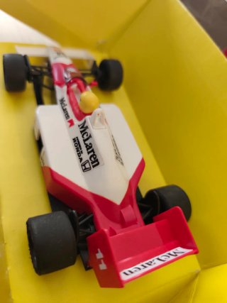 Scalextric McLaren F1