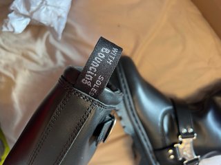 Botas Dr. Martens con plataforma y hebilla
