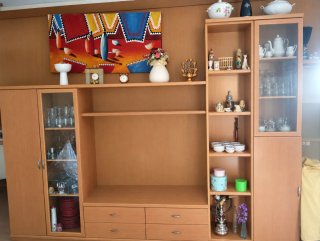 Mueble de comedor madera y cristal
