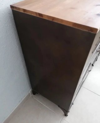 Sillón, cómoda y mesita de noche