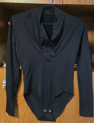 Body negro manga larga escote drapeado