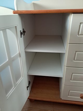 Mueble infantil blanco y madera